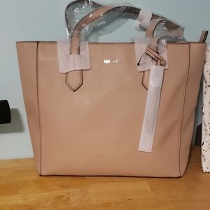 Nine West Large Tote NWOTs.     (#80)